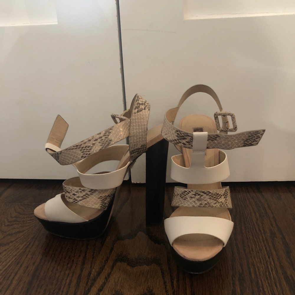 TOPSHOP COLOR SNAKE SKIN HEEL